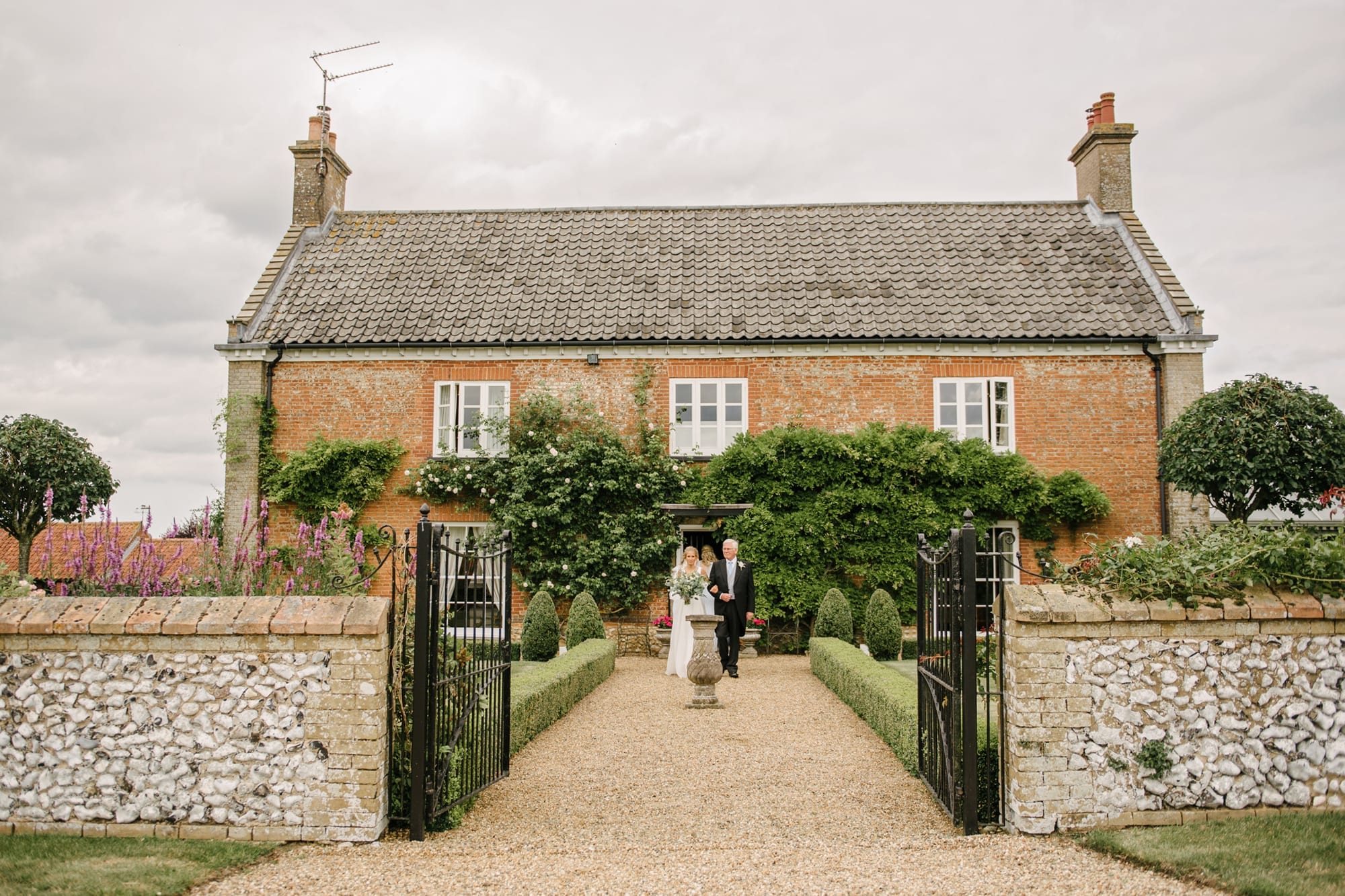 Georgian Norfolk country home with coupe getting married in the garden